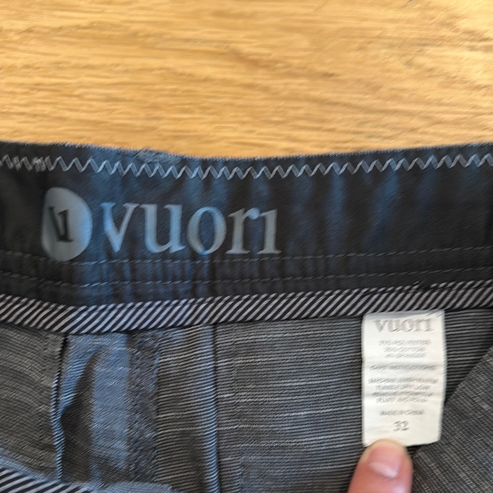 Vuori Casual Shorts - Picture 2 of 5